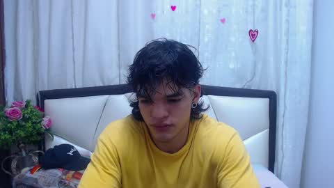 Snapshot of albertbernal69 chatting on 03-11-25, 02:32 Albert online show from 03-11-25, 02:32