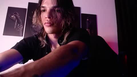 Snapshot of albertbernal69 chatting on 11-12-25, 02:23 Albert online show from 11-12-25, 02:23