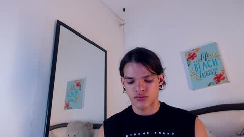 Snapshot of albertbernal69 chatting on 11-24-25, 02:55 Albert online show from 11-24-25, 02:55