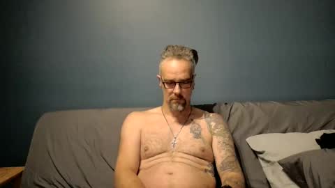 Snapshot of alcura_x chatting on 12-20-25, 12:01 Alex online show from 12-20-25, 12:01