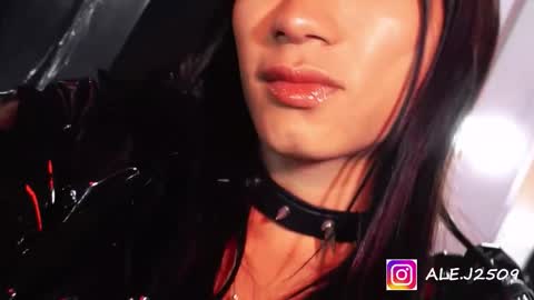 Snapshot of ale_2509 chatting on 12-17-25, 01:28 Ale online show from 12-17-25, 01:28