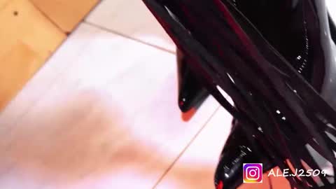 Snapshot of ale_2509 chatting on 12-19-25, 11:50 Ale online show from 12-19-25, 11:50