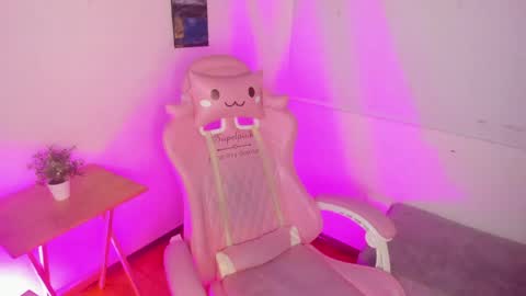 Snapshot of ale_alejandra chatting on 05-14-26, 02:24 Alejandra online show from 05-14-26, 02:24