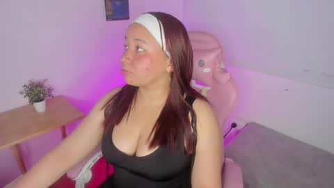 Snapshot of ale_alejandra chatting on 05-20-26, 02:01 Alejandra online show from 05-20-26, 02:01