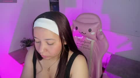 Snapshot of ale_alejandra chatting on 06-03-26, 02:33 Alejandra online show from 06-03-26, 02:33