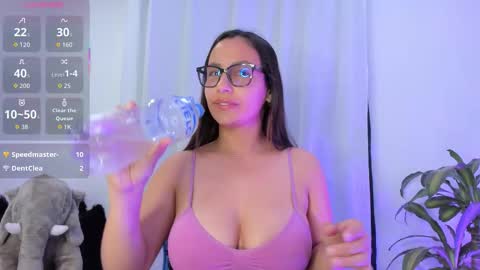 Snapshot of aleaa_ chatting on 10-19-25, 12:44 aleaa  online show from 10-19-25, 12:44
