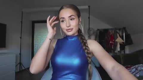 Alecssalove online show from 11-13-25, 01:10