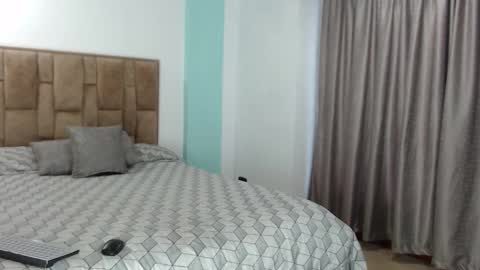 alejandra online show from 11-25-25, 10:10