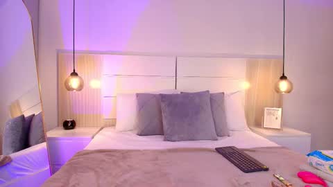 Snapshot of alehia_cute chatting on 12-21-25, 09:00 Alehia Cute online show from 12-21-25, 09:00