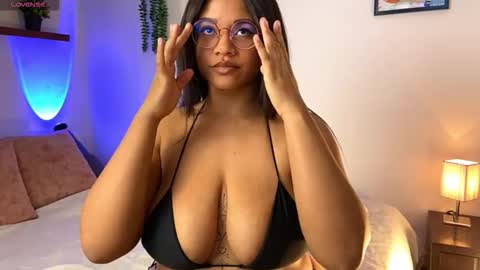 Snapshot of aleiascott chatting on 10-31-25, 12:22 Aleia online show from 10-31-25, 12:22