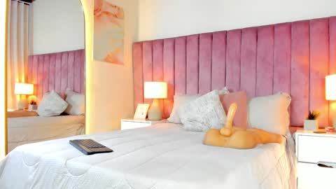 Alejandra Arango online show from 01-13-25, 08:04