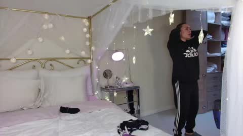 ALEJADOLLTS online show from 02-11-25, 09:03