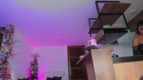 Snapshot of alejaevangeline chatting on 12-18-24, 12:21 A L E J A N D R A online show from 12-18-24, 12:21
