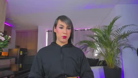 Snapshot of alejaevangeline chatting on 02-25-25, 09:35 A L E J A N D R A online show from 02-25-25, 09:35