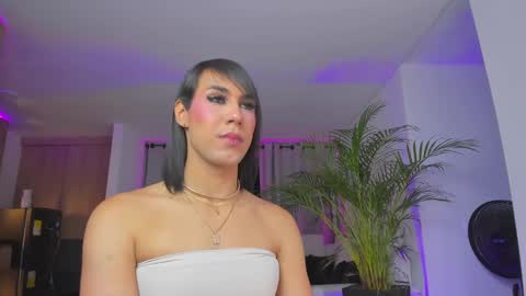 Snapshot of alejaevangeline chatting on 03-09-25, 12:10 A L E J A N D R A online show from 03-09-25, 12:10