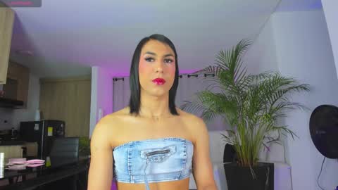 Snapshot of alejaevangeline chatting on 09-27-25, 10:53 A L E J A N D R A online show from 09-27-25, 10:53