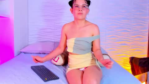 Snapshot of alejagarcia_ chatting on 10-16-25, 09:27 CUTE ALEJA online show from 10-16-25, 09:27