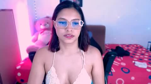 Snapshot of alejaharker chatting on 10-27-25, 02:04 Aleja Harker online show from 10-27-25, 02:04