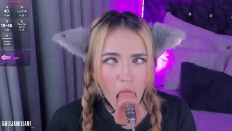 Snapshot of alejamillan1 chatting on 12-30-24, 05:58   night GTM -5 online show from 12-30-24, 05:58