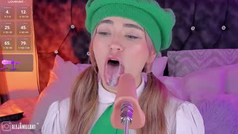 Snapshot of alejamillan1 chatting on 03-04-25, 08:13   night GTM -5 online show from 03-04-25, 08:13