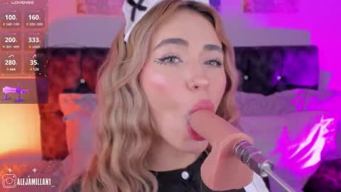 Snapshot of alejamillan1 chatting on 03-11-25, 04:32   night GTM -5 online show from 03-11-25, 04:32