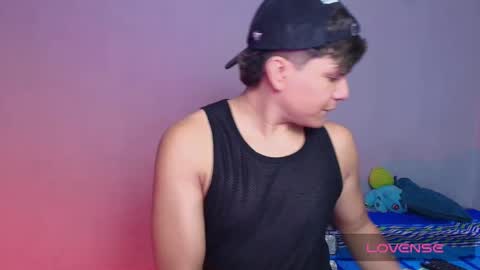 Snapshot of alejandro_vt chatting on 11-02-25, 02:47 Alejandro G online show from 11-02-25, 02:47