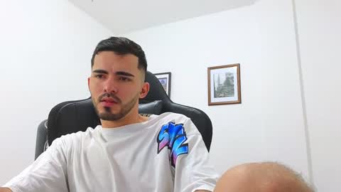 alejandroo_7 online show from 01-01-25, 10:24