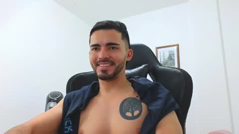alejandroo_7 online show from 01-04-25, 02:14