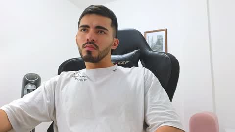 alejandroo_7 online show from 01-07-25, 11:56