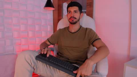 Alejo  online show from 10-19-25, 03:40