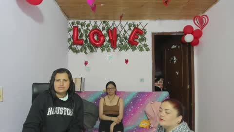 Snapshot of alejita_smithh chatting on 03-06-25, 12:19 zoe and Kataleya online show from 03-06-25, 12:19