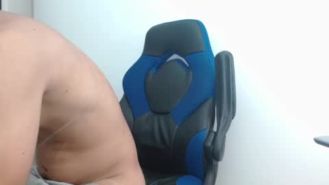 Snapshot of alejo_hot23 chatting on 01-25-25, 12:17 David online show from 01-25-25, 12:17