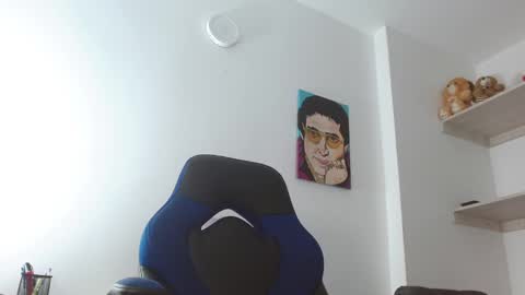 Snapshot of alejo_hot23 chatting on 03-06-25, 03:02 David online show from 03-06-25, 03:02