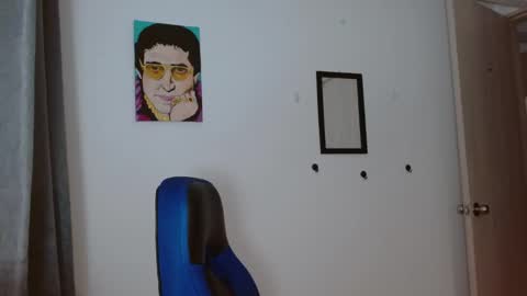 Snapshot of alejo_hot23 chatting on 10-17-25, 12:14 David online show from 10-17-25, 12:14