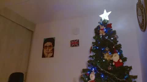 Snapshot of alejo_hot23 chatting on 11-23-25, 02:00 David online show from 11-23-25, 02:00