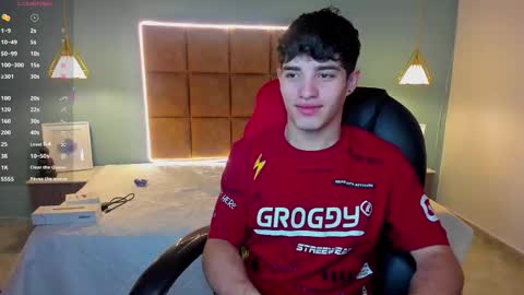 Snapshot of alejootwink chatting on 09-26-25, 04:38 ALejoo Saenz online show from 09-26-25, 04:38