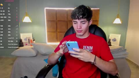 Snapshot of alejootwink chatting on 10-04-25, 04:54 ALejoo Saenz online show from 10-04-25, 04:54