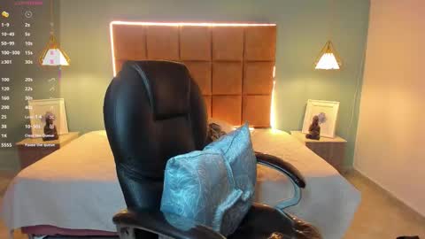 Snapshot of alejootwink chatting on 10-19-25, 10:32 ALejoo Saenz online show from 10-19-25, 10:32