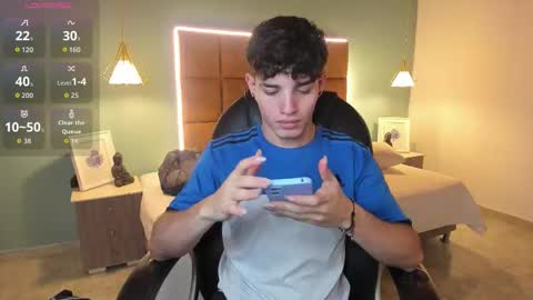 Snapshot of alejootwink chatting on 11-24-25, 01:27 ALejoo Saenz online show from 11-24-25, 01:27