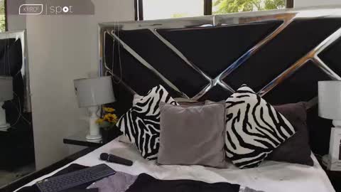 Alek online show from 10-22-25, 05:34