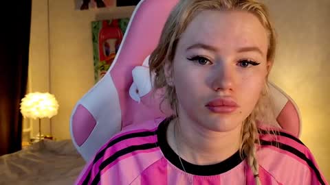 Lexi online show from 12-31-24, 04:38