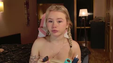 Lexi online show from 03-01-25, 04:04