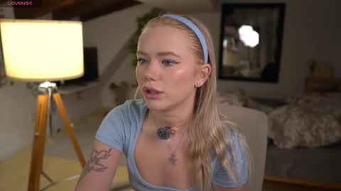 Lexi online show from 11-30-25, 04:05