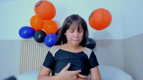 Snapshot of alena_brown chatting on 11-01-25, 01:29 ALENA online show from 11-01-25, 01:29