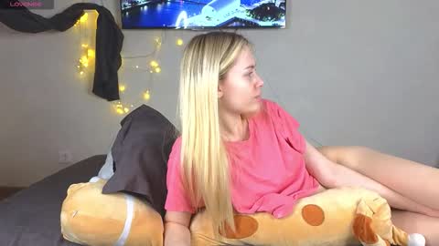 Snapshot of alena_hot_sex chatting on 11-25-25, 05:13 Alena online show from 11-25-25, 05:13