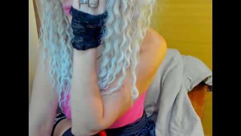 Snapshot of alenablack chatting on 02-12-26, 01:22 Luly online show from 02-12-26, 01:22