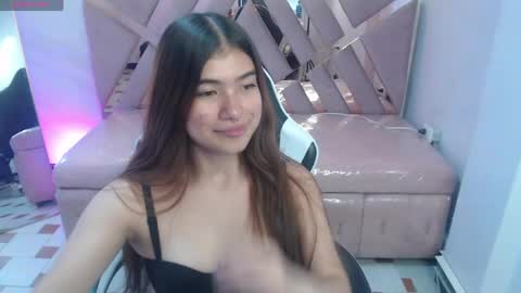 Snapshot of alesia_v chatting on 05-26-26, 03:02 Live 1000pm 600am COLOMBIAN HOUR online show from 05-26-26, 03:02