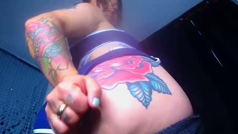 QUEEN OFF MILk  IM BACK  15 NOV online show from 02-07-25, 11:03