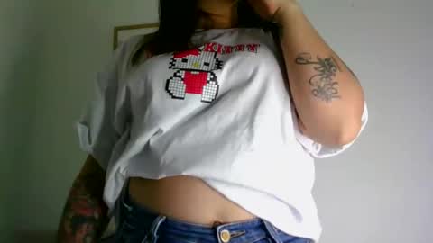 QUEEN OFF MILk  IM BACK  15 NOV online show from 04-22-26, 09:27