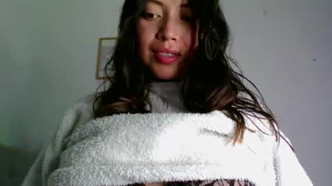 QUEEN OFF MILk  IM BACK  15 NOV online show from 04-25-26, 03:09